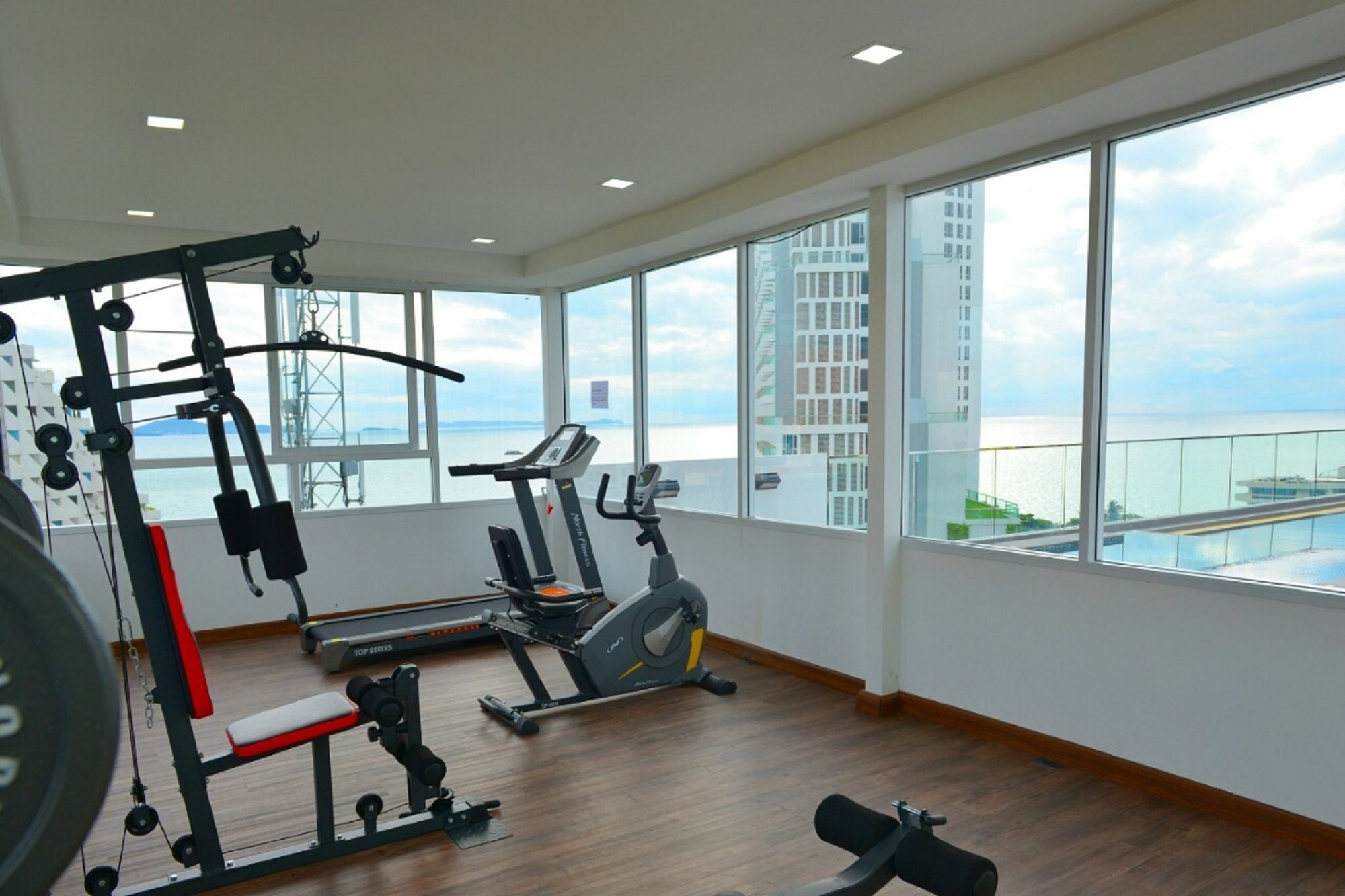 Serenity Wongamat Apartments 파타야 외부 사진